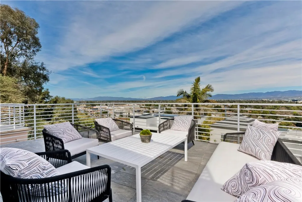 11698 Picturesque, Studio City, California 91604 home-pic-26